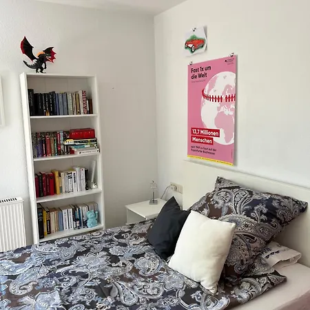 Privatzimmer, Eigenes Bad, Ruhig, U-bahn In Der Naehe, Women Only Alloggio in famiglia *